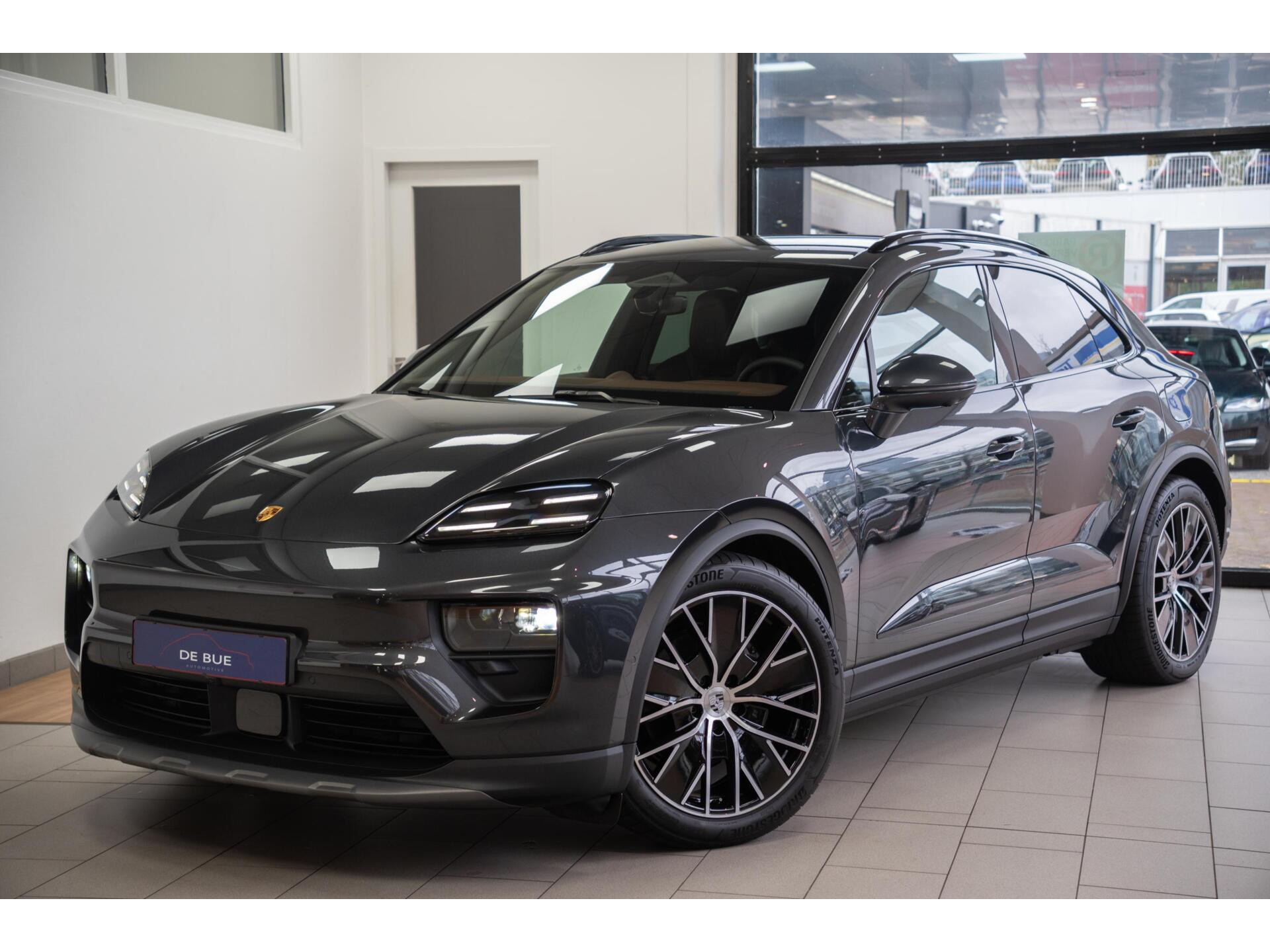 Porsche - Macan 4 E 100 kWh org. NL Direct beschikbaar Full Options