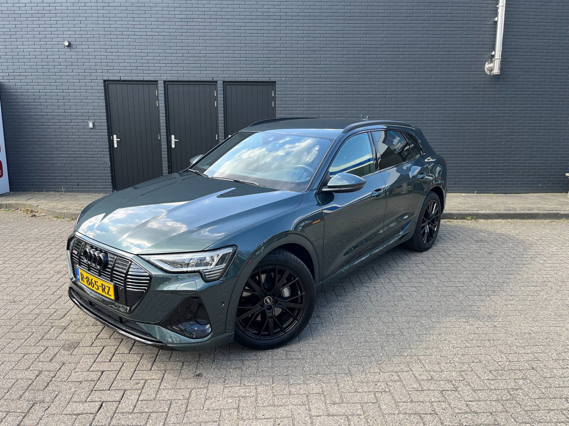Audi - e-tron