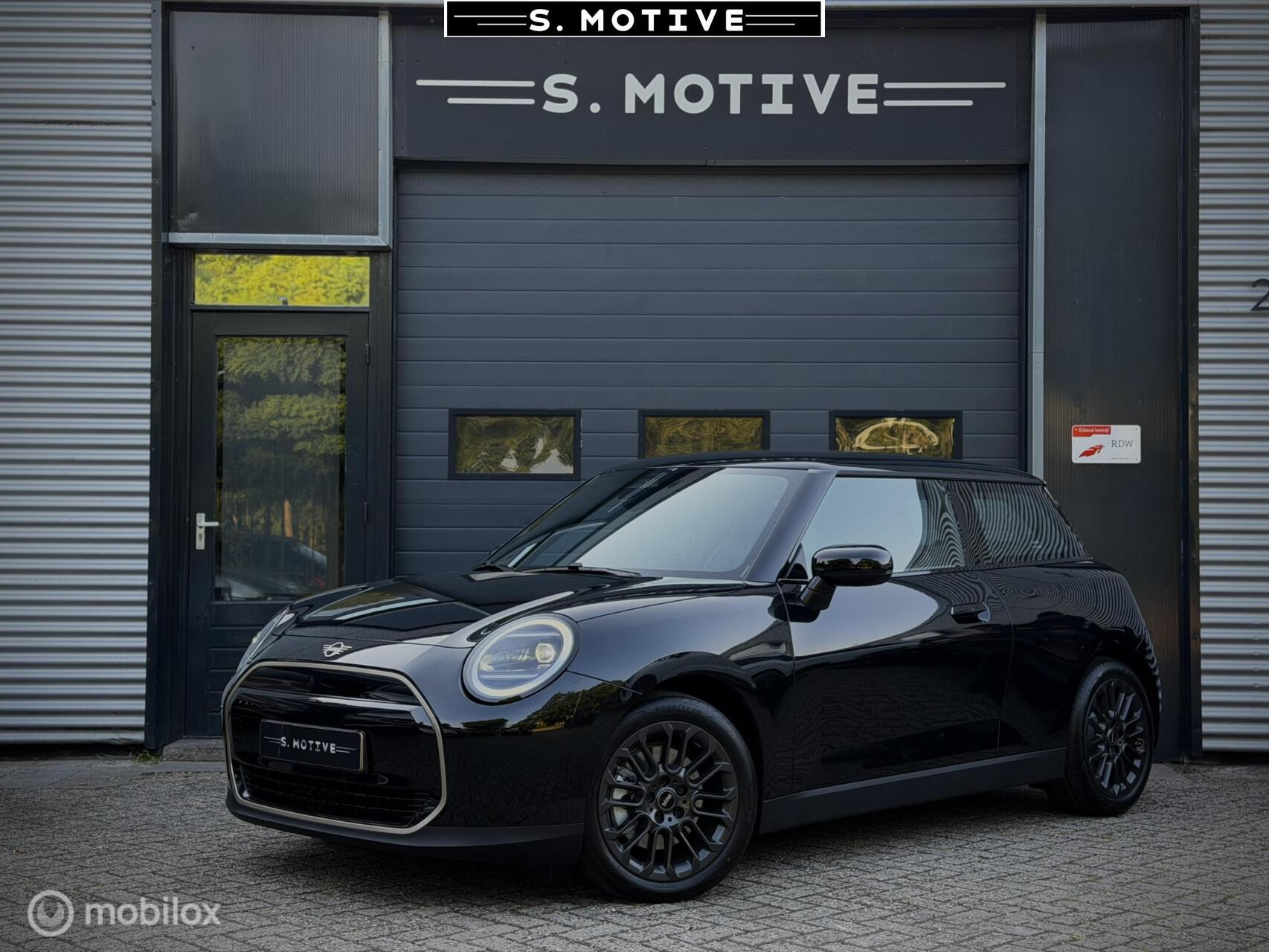 MINI - Cooper Cooper E Favoured M 40.7 kWh Nieuw! Fabriek Garantie!! — foto 1