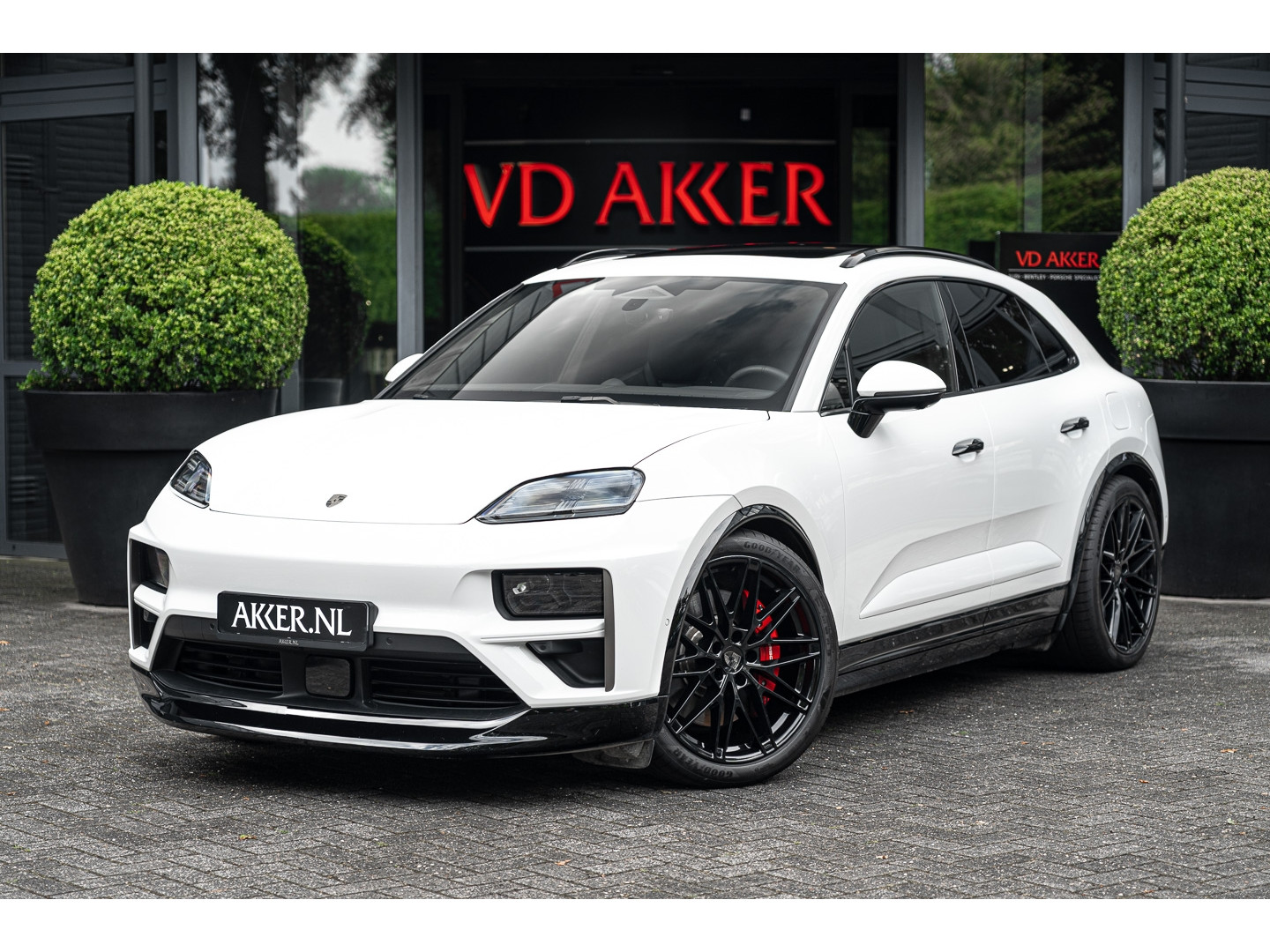 Porsche - Macan Turbo Electric | Np. 146k | Pano.dak | 360° Cam. | 4WSturing