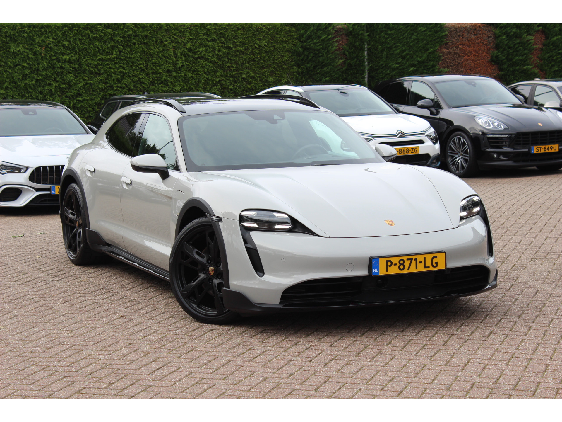 Porsche - Taycan Cross Turismo