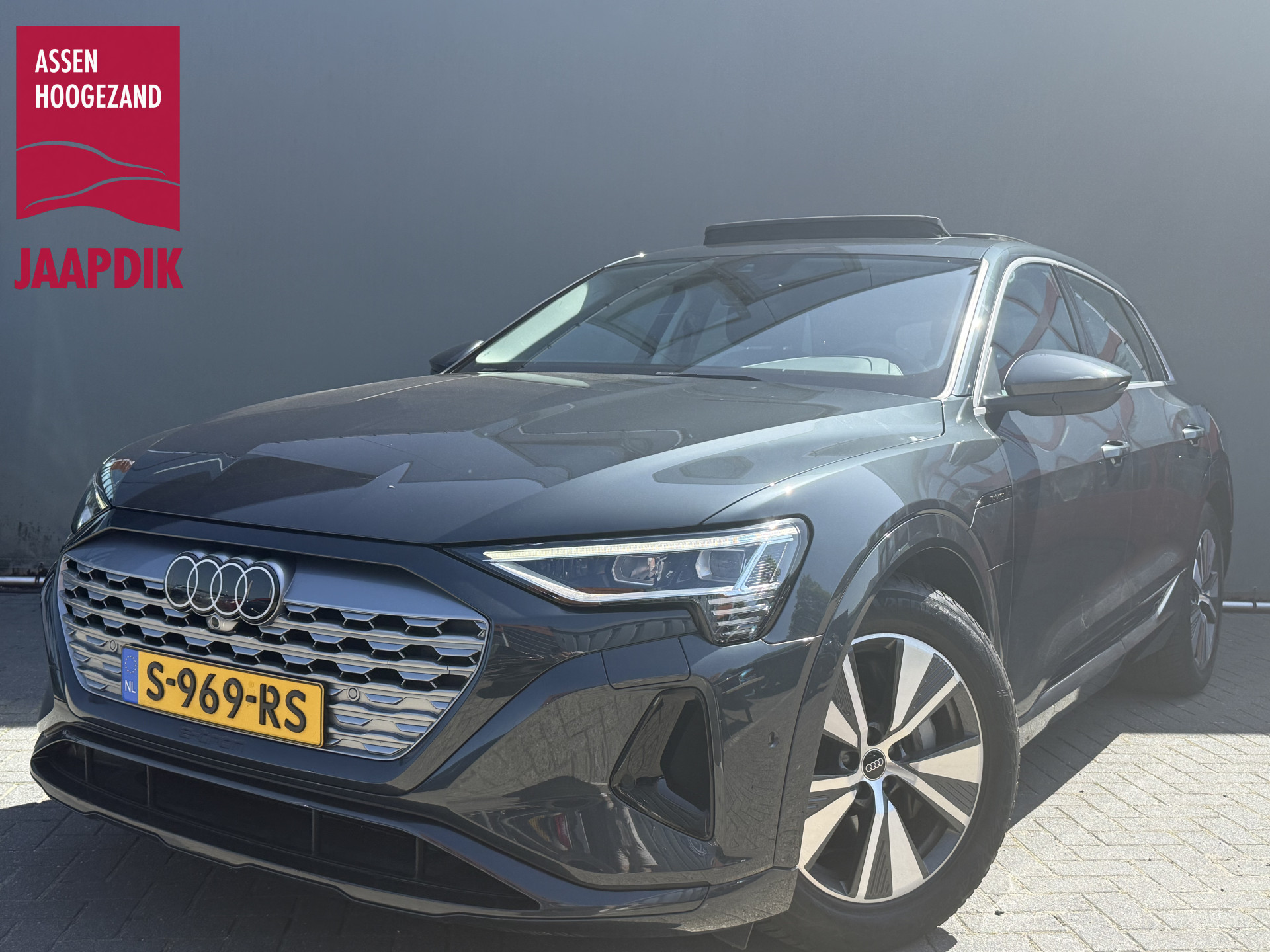 Audi - Q8 e-tron