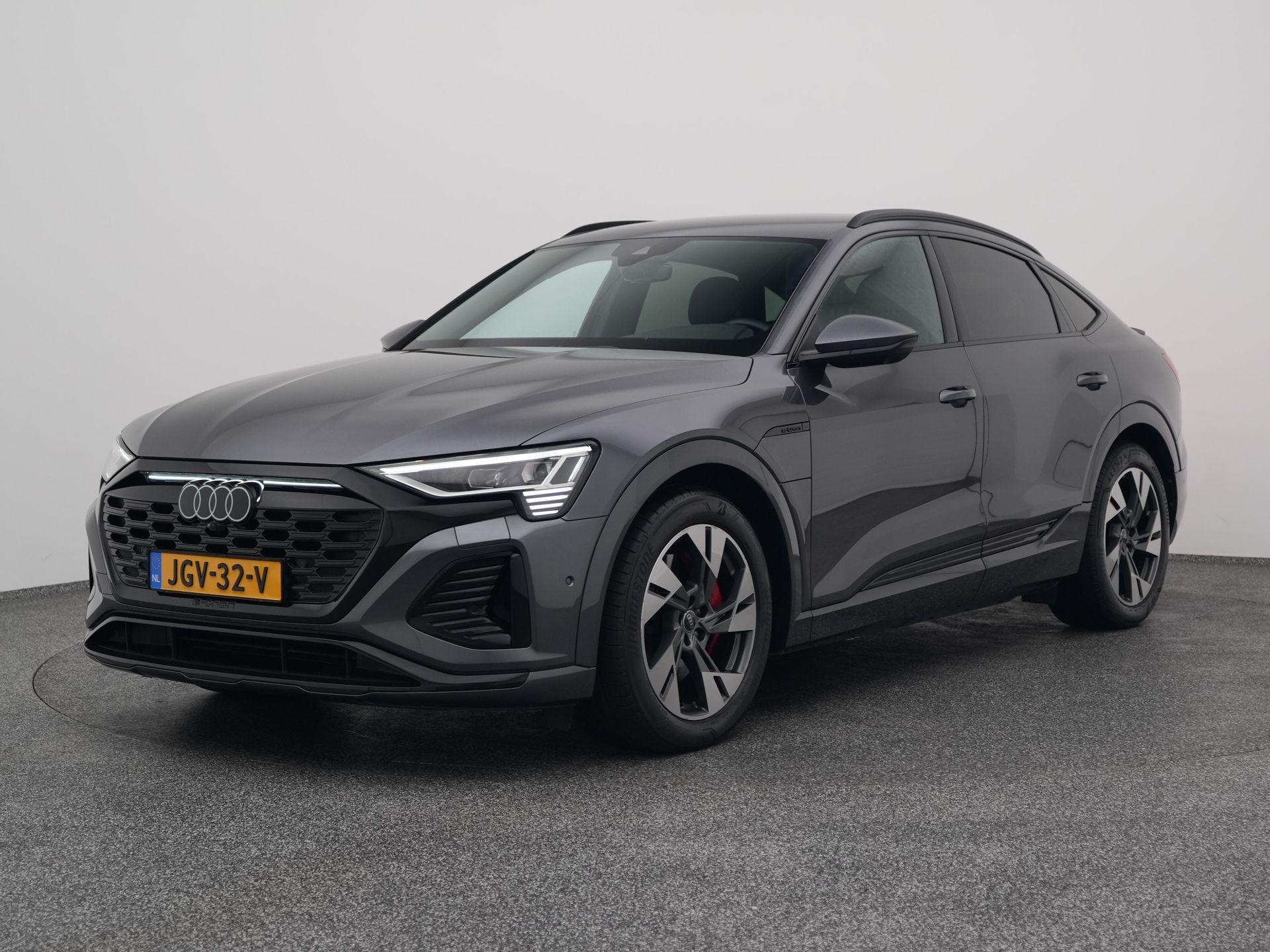 Audi - Q8 Sportback e-tron