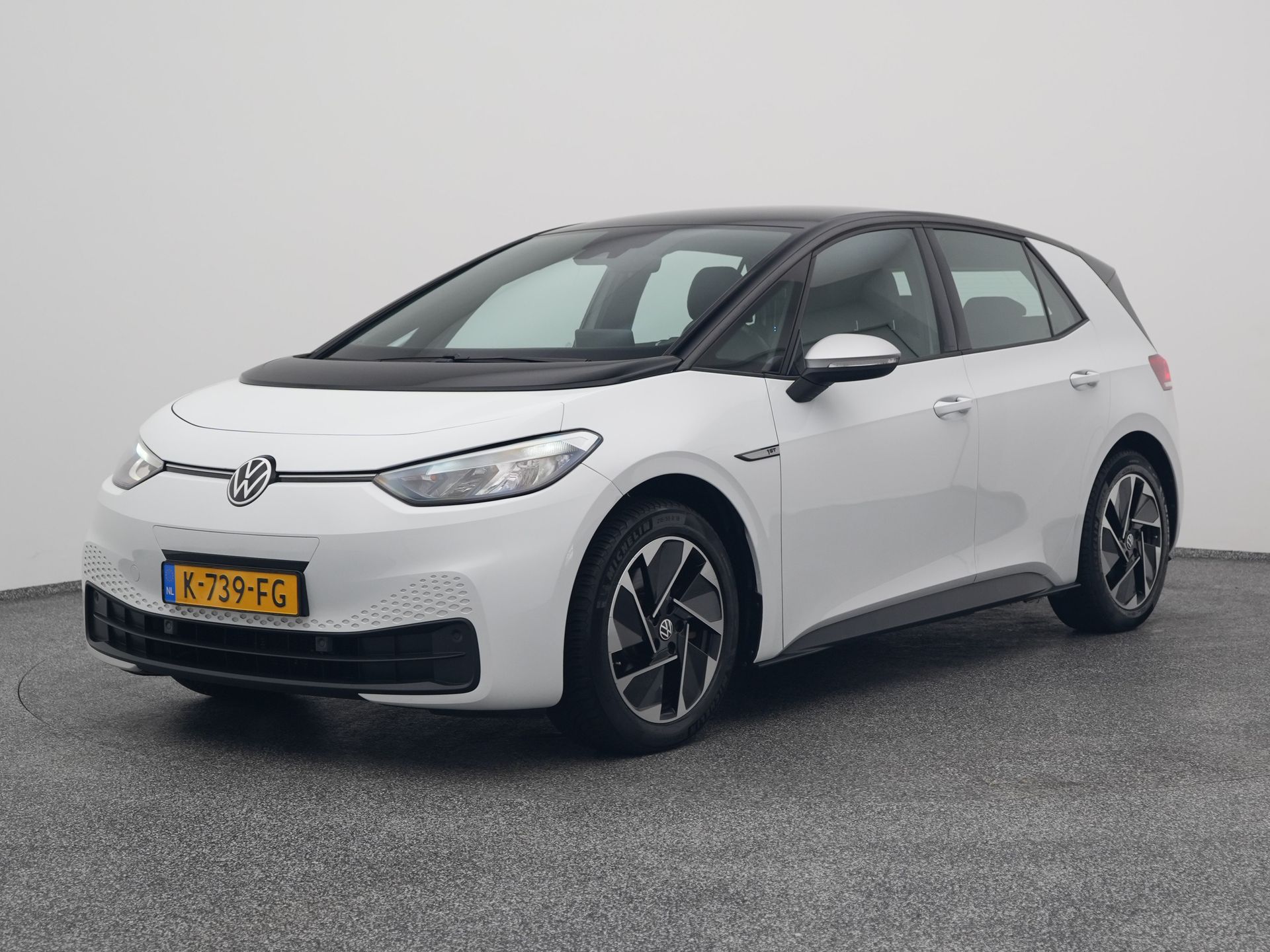Volkswagen - ID.3 First 58 kWh | ADAPTIVE | STOEL- EN STUURVERW | TREKHAAK — foto 1