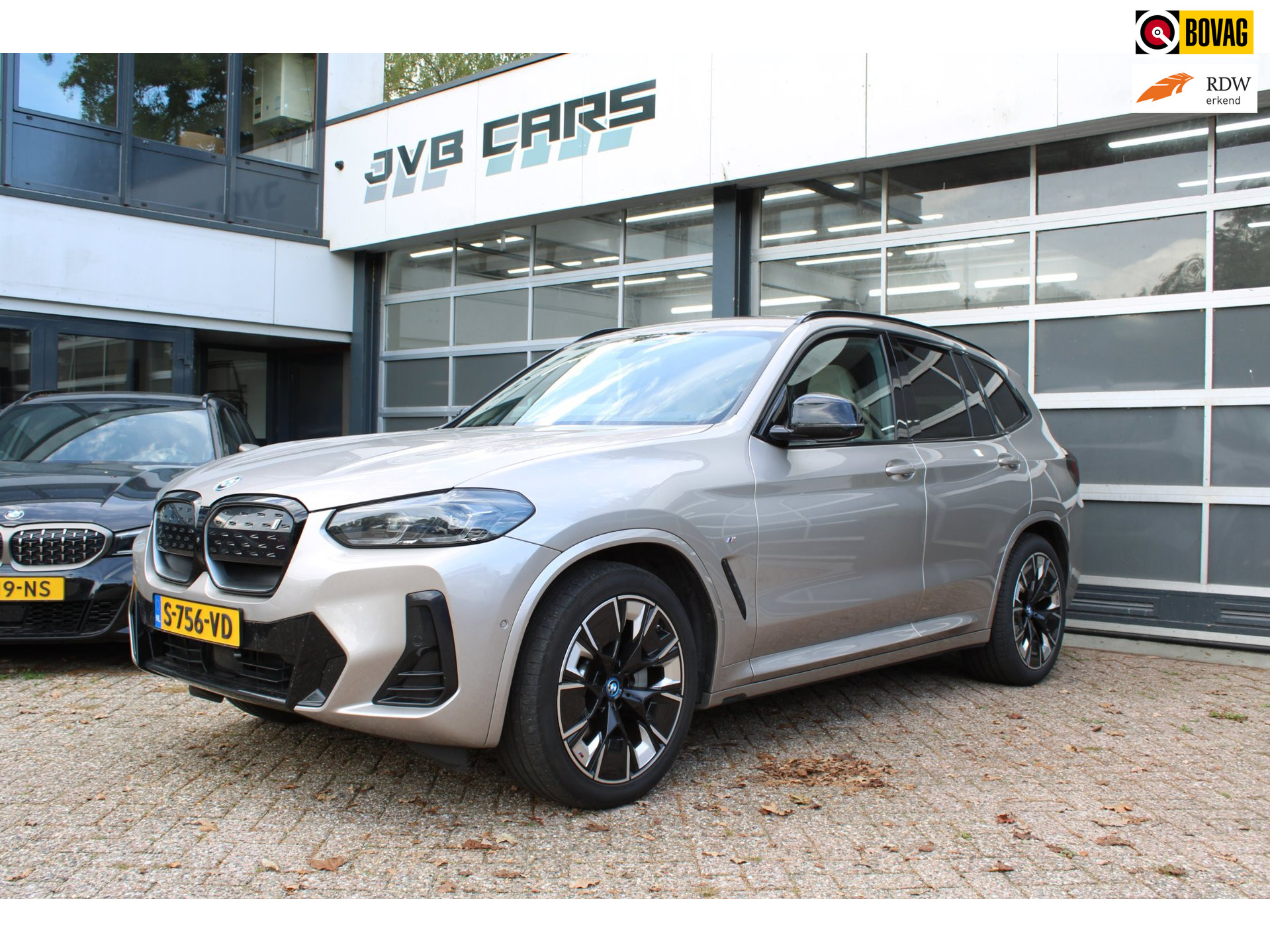 BMW - iX3 High Executive 80 kWh/pano/Mpakket — foto 1