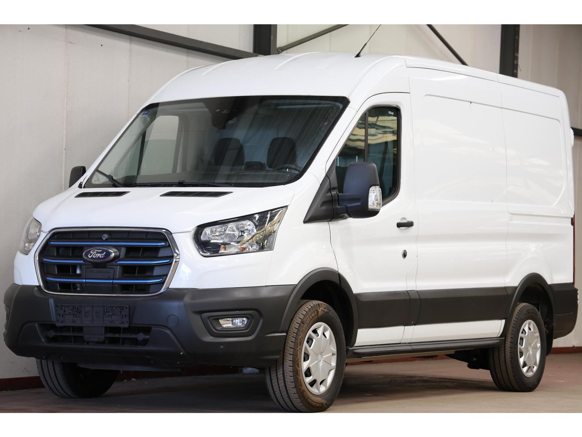 Ford - E-transit 350 L2H2 Trend 68 kWh ON BOARD POWER — foto 1