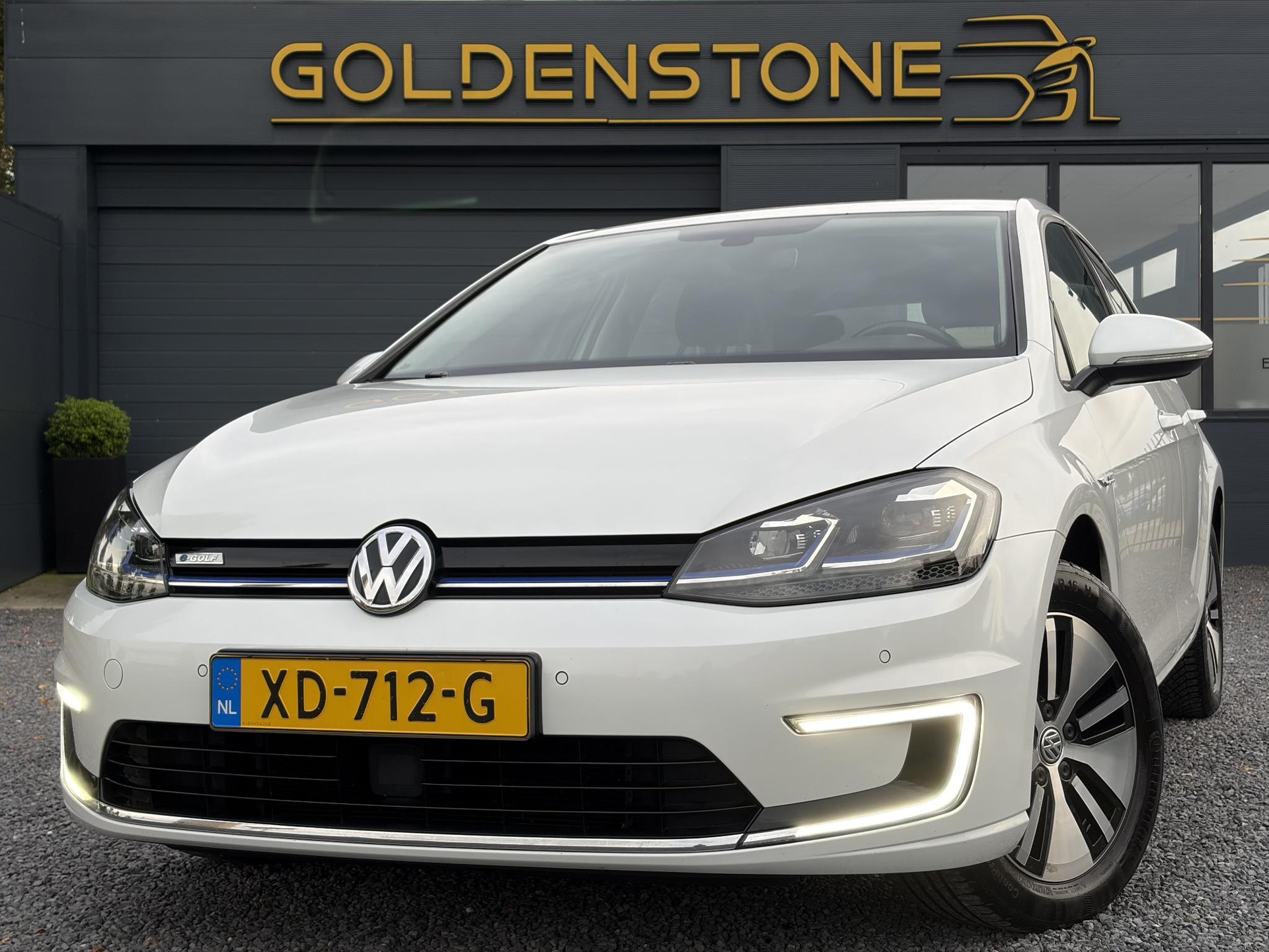 Volkswagen - E-golf e-Golf ✓SOH 85,18 %✓2e Eigenaar✓Carplay✓Navi✓Clima✓Cruise✓Pd — foto 1