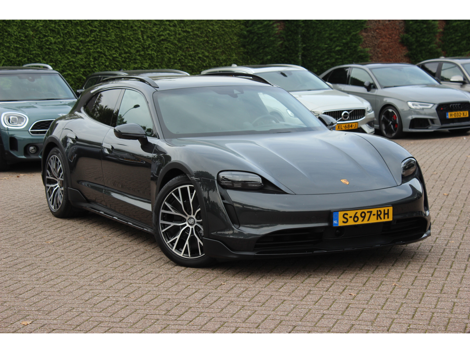Porsche - Taycan Cross Turismo