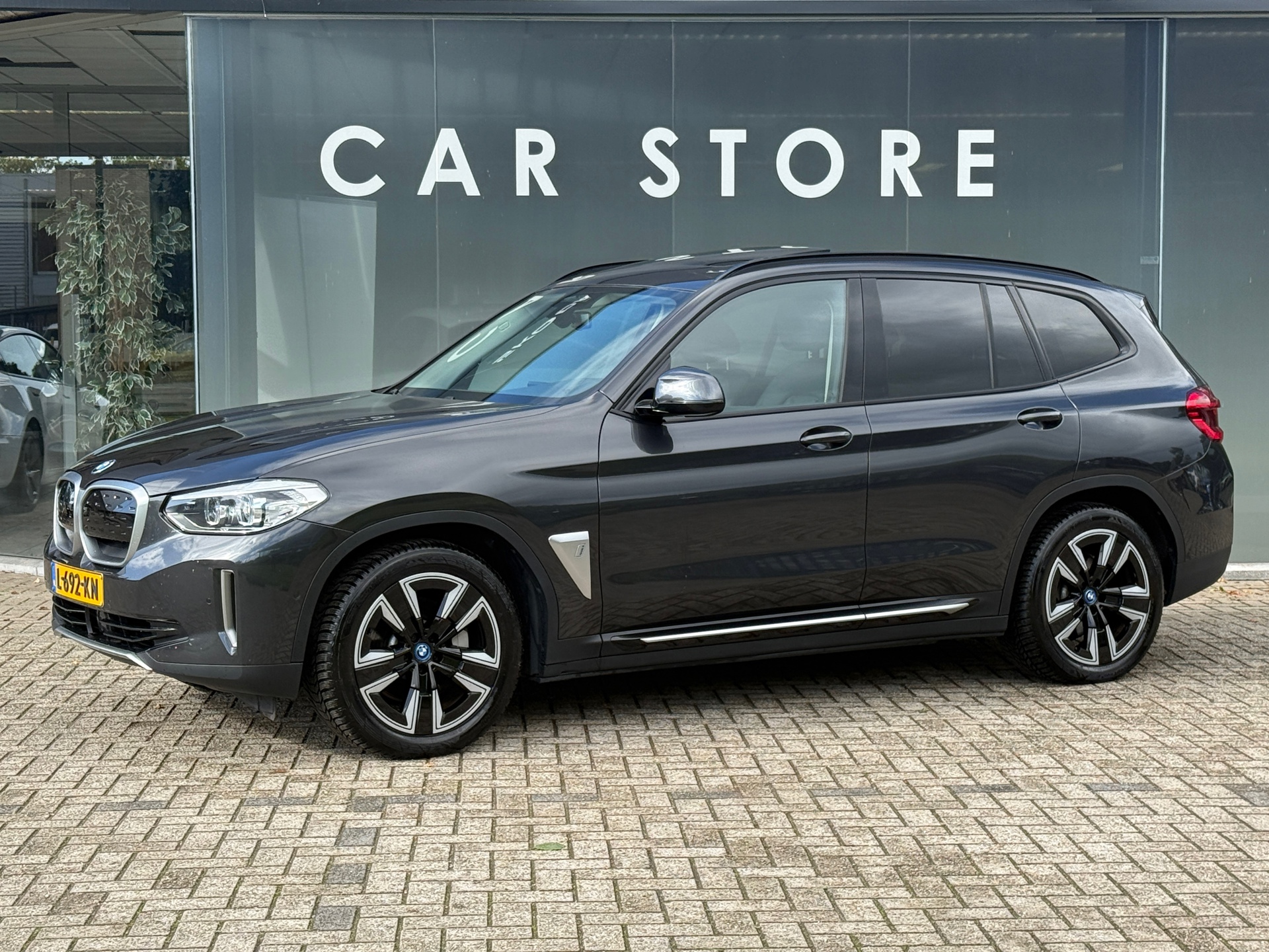 BMW - iX3