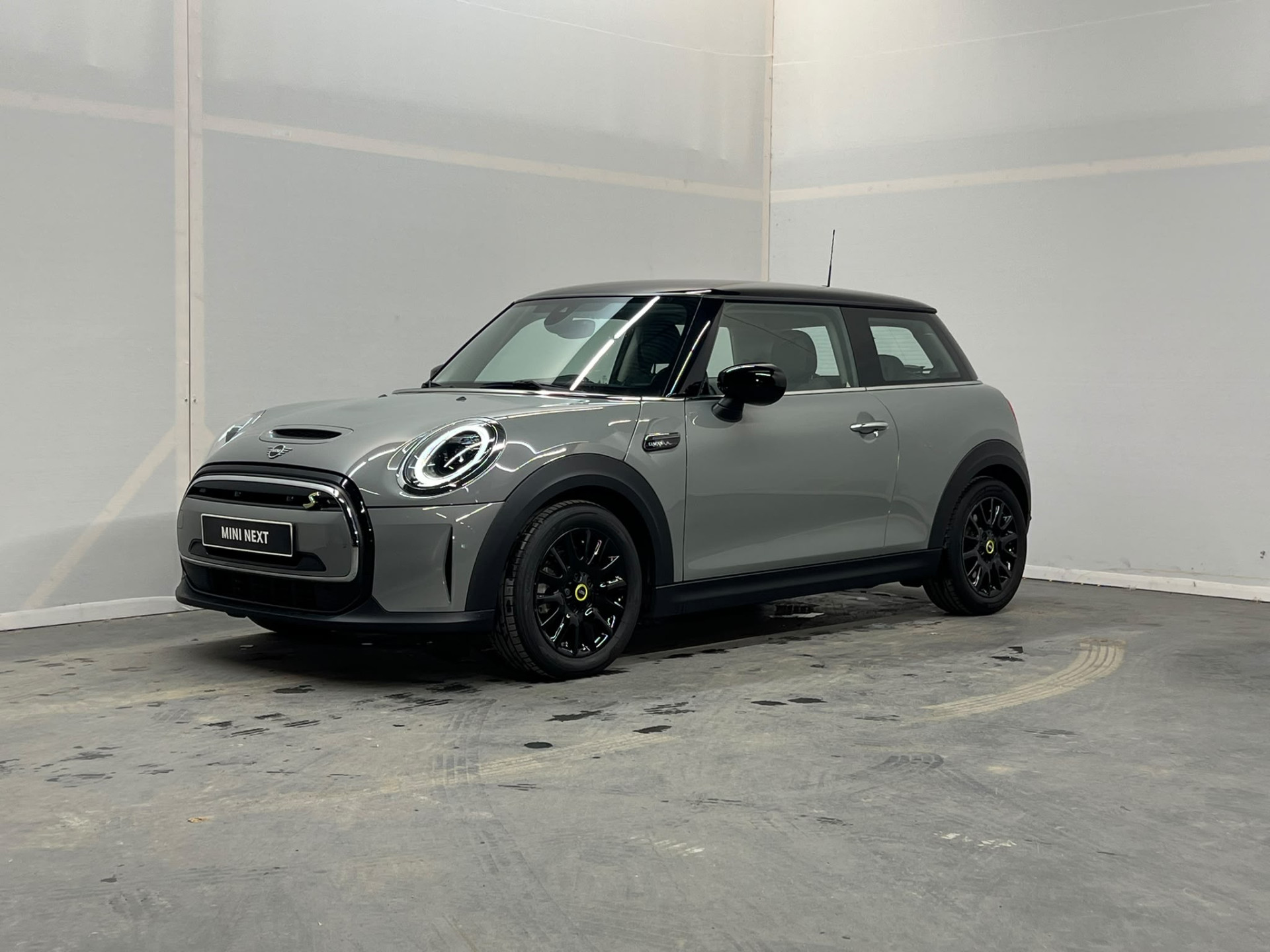 MINI - Electric (vorige generatie) MINI Yours 33 kWh Stoelverwarming | Navigatie | Parkeersenso — foto 1