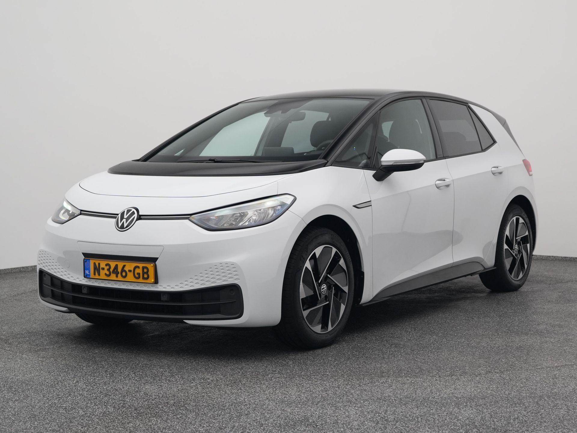 Volkswagen - ID.3 Pure 45 kWh | ADAPTIVE | STOEL- EN STUURVERW. — foto 1