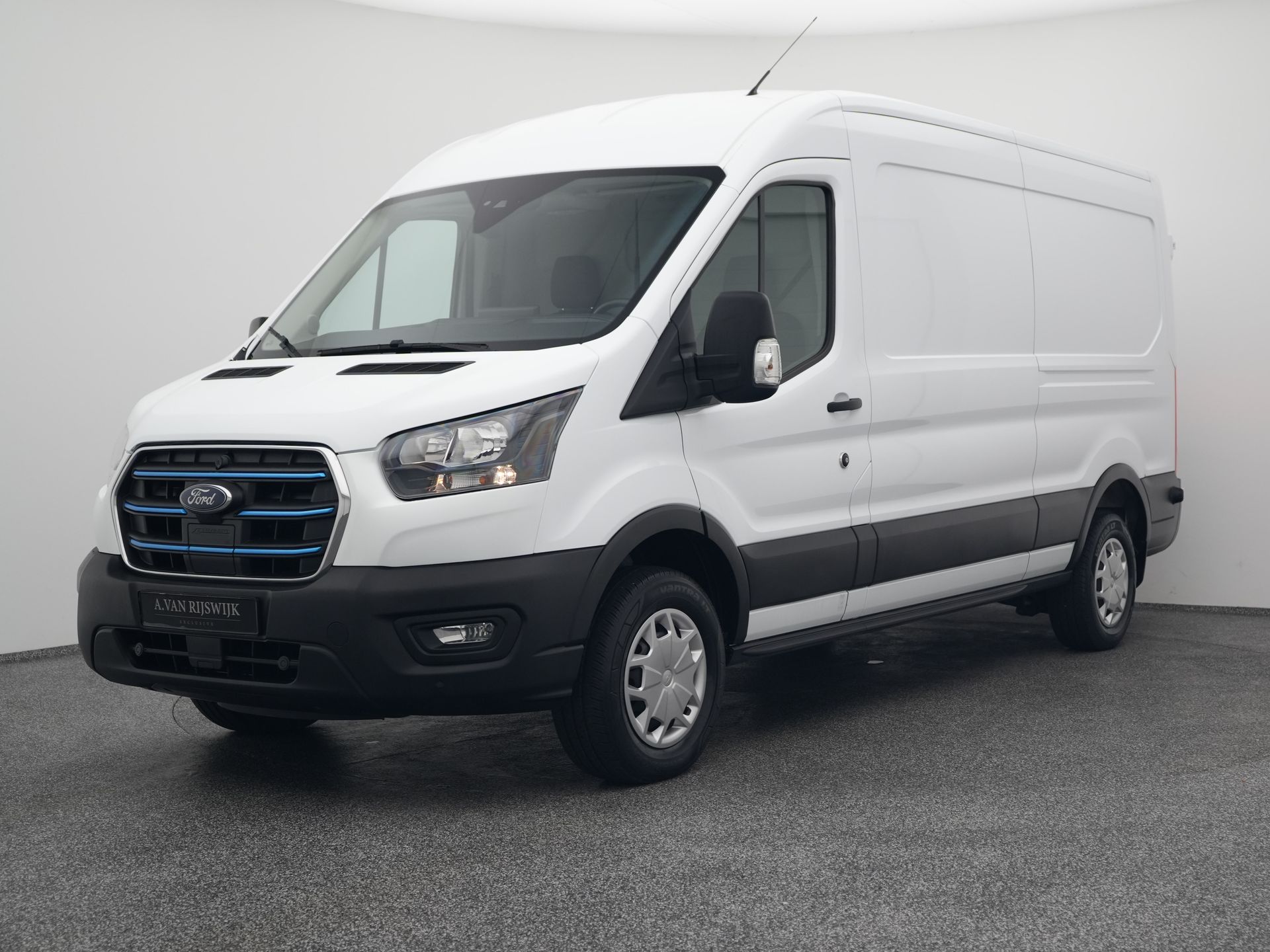 Ford - E-Transit 350 L3H2 Trend 68 kWh | STOELVERWARMING — foto 1