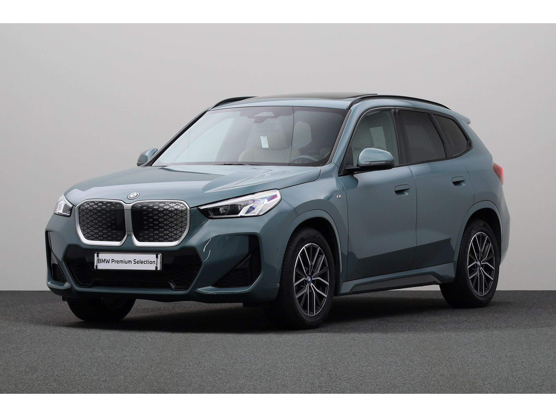BMW - iX1 eDrive20 67 kWh | M-Sport | Achteruitrijcamera | Elektrisch — foto 1